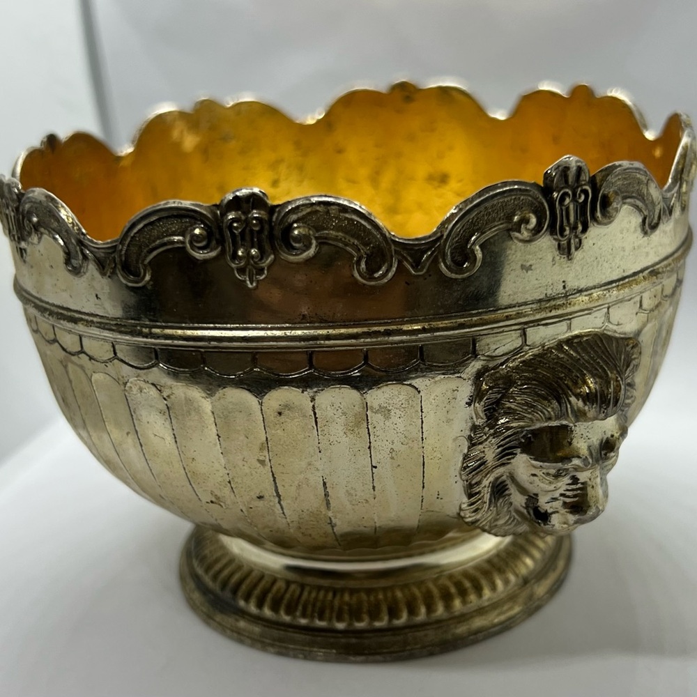 Elegant Silver and Gold Decorative Bowl From Birtsh Empire With One Lion Face - Picture 2 of 6